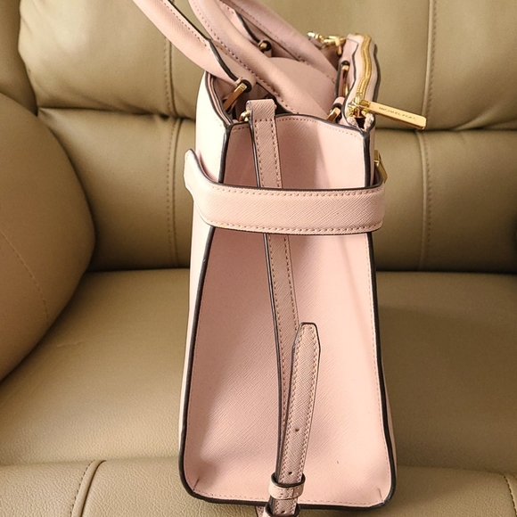 Michael Kors EUC Pink Purse - Picture 4 of 8